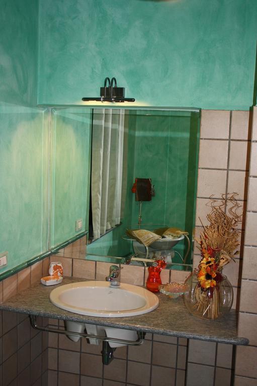 Villaromagnano B&B La Casetta الغرفة الصورة